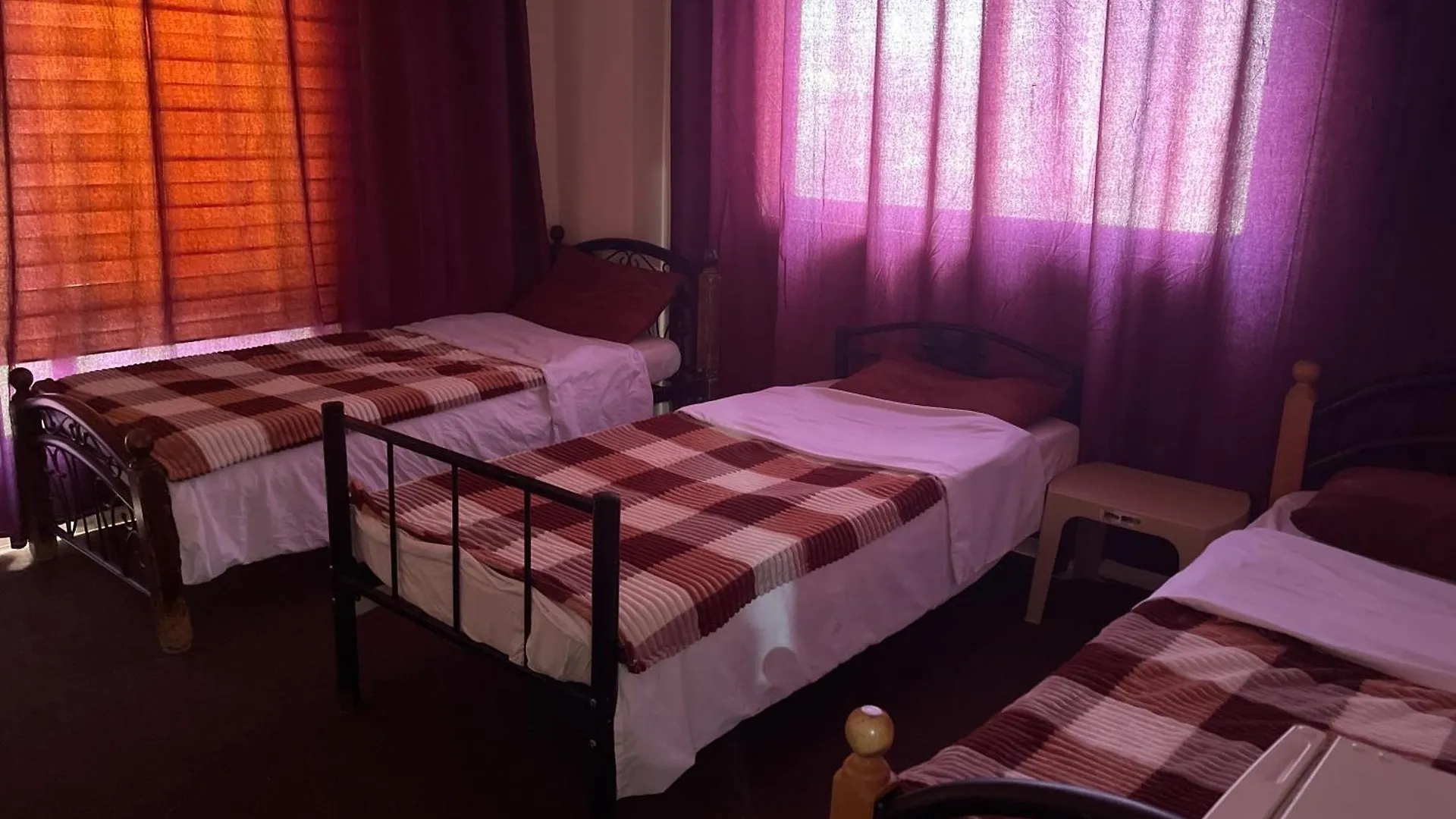 Pizza Street Hostel Aqaba